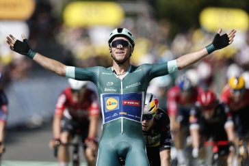 Milan ve sprintu vyhrál Singapurské kritérium