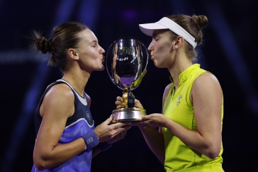 Mertensová s Kuděrmětovovou po třech letech opět ovládly čtyřhru na Turnaji mistryň