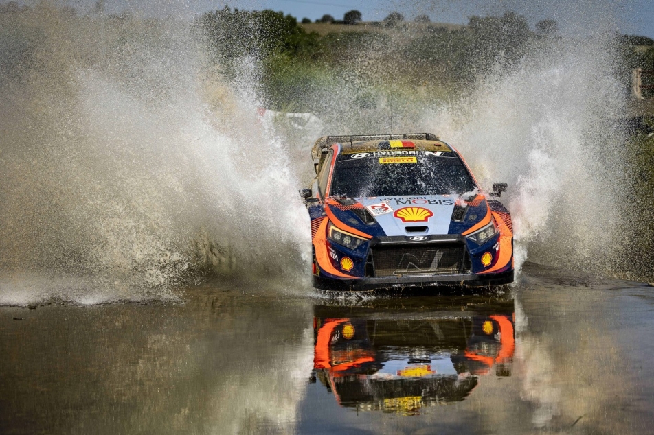 Neuville guida il Rally d’Italia dopo l’incidente di Ogier – ČT sport – TV ceca