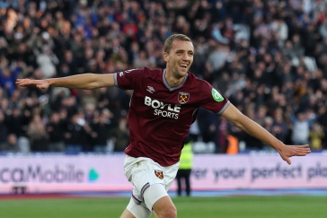 Souček vyrovnal český střelecký rekord Bergera a zařídil triumf West Hamu, Tottenham přišel o výhru s United
