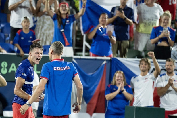 Česká radost v Miami. Tenisté slaví postup do finálové fáze Davis Cupu