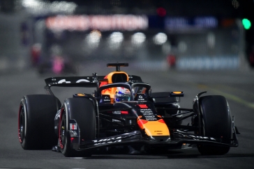 Verstappen zvítězil v Las Vegas a udržel se v boji o titul