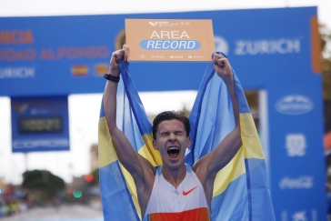 Padl evropský rekord v půlmaratonu, Almgren to zvládl pod 59 minut