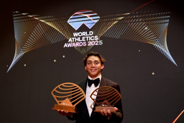 Duplantis a McLaughlinová-Levroneová jsou nejlepšími atlety světa