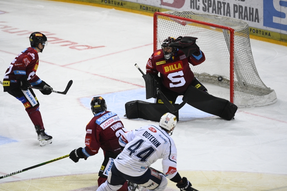 Kladno is doing well against Sparta.  After the turn, the Knights score three points – Czech Sports – Czech Television