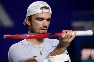 Tohle je Wimbledon? Rozhodčí nemají mozek, zlobil se po vyřazení Macháč