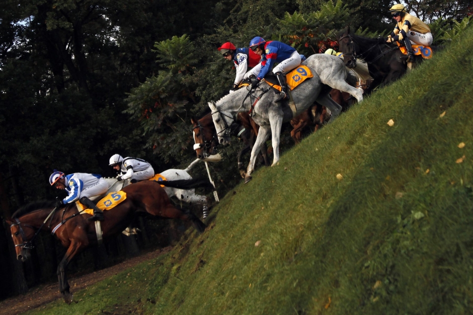 Sacamiro Emerges Victorious in Third Qualifying Race for Velká Pardubická