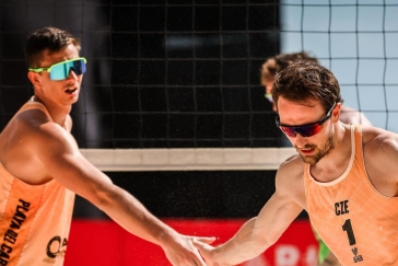 Perušič se Schweinerem zahájili obhajobu zlata z MS drtivou výhrou nad Tožany