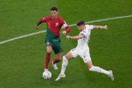 Ronaldo a spol. už postupují, zařídil to dvěma góly Fernandes