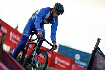 ŽIVĚ: Závod juniorů na SP v cyklokrosu v Táboře