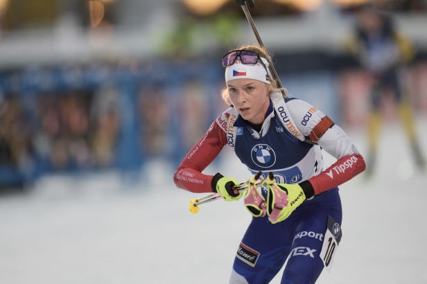 ŽIVĚ: Biatlonistky vletěly do nové sezony třetím místem