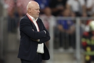 Spekulace jdou mimo mě a dělám svou práci, řekl Hašek. Trenér v tom není sám, podpořil ho Nedvěd