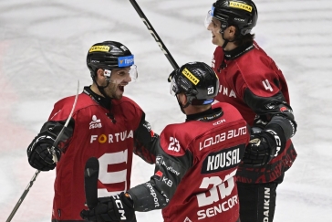 Kladno po dvou letech porazilo Karlovy Vary, Sparta zvládla přestřelku s Plzní