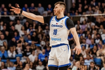 ŽIVĚ: Basketbalisté vykradli Tallinn. Tým táhli za výhrou Satoranský a Sehnal