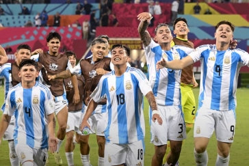 ŽIVĚ: MS fotbalistů do 17 let Anglie – Haiti a Salvador – Kolumbie