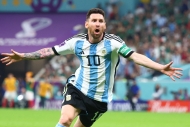 Argentina odvrátila blamáž, Messi a Fernández jí vystřelili výhru nad Mexikem
