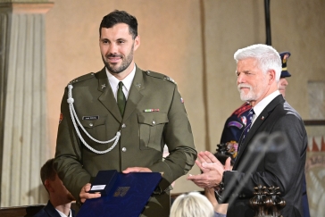 Prezident Pavel udělil medaili Za zásluhy Dostálovi, Fuksovi či Kratochvílovi