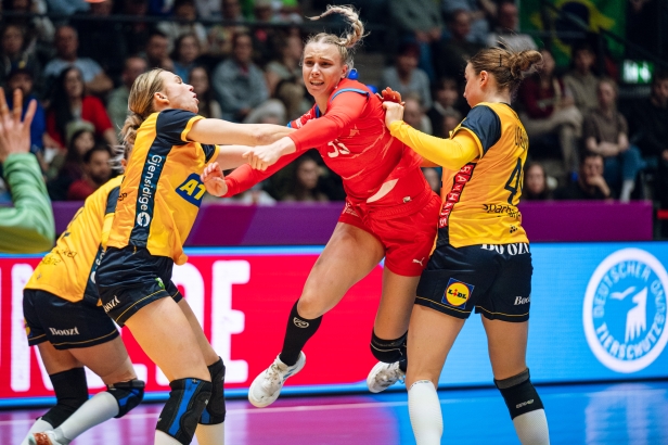 Češky trápily švédské favoritky, do MS ale vstoupily porážkou