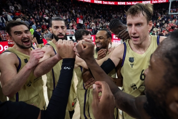 Satoranský s Veselým pomohli k vítěznému debutu Orellany, Barcelona udolala Bayern