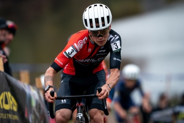 Ježek nastoupil ve Veselí v posledním kole a vyhrál čtvrtý závod cyklokrosového poháru za sebou