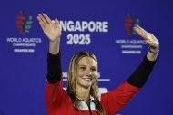 McIntoshová si připsala první zlato z pěti možných. Janíčková obsadila na 100 m motýlkem 31. místo