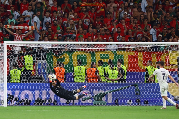 SESTŘIH: Ronaldovo penaltové selhání uhasil Costa, Portugalci jsou po rozstřelu ve čtvrtfinále