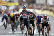 ŽIVĚ: Maratonskou etapu vyhrál Mathieu van der Poel. Má i žlutý dres
