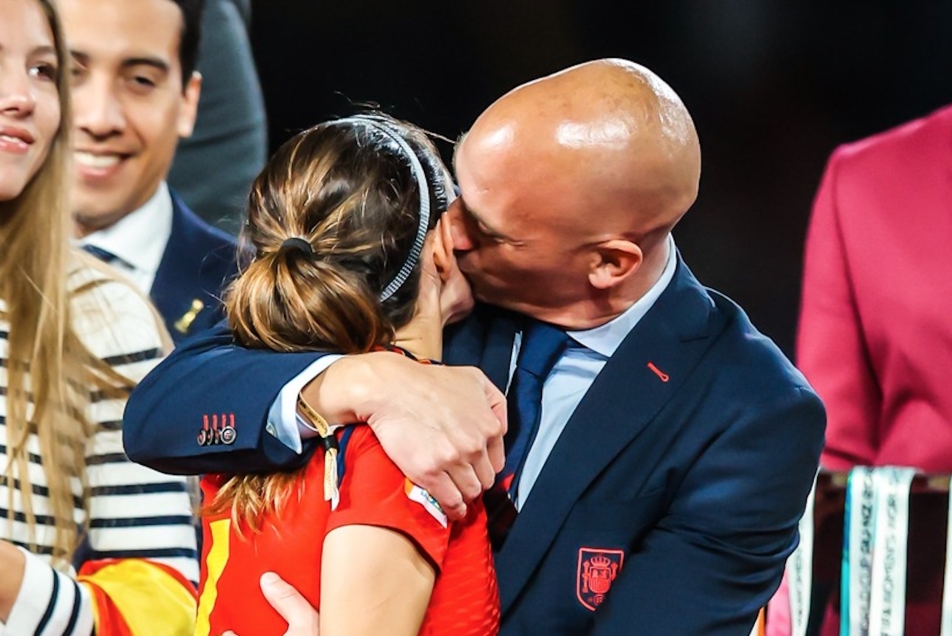 Controversy Erupts Over Spanish World Cup Winning Coach’s Inappropriate Behavior Towards Female Players