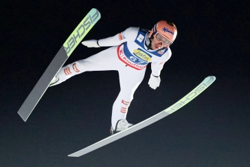 Kraft exceloval ve Falunu a vyhrál závod na středním můstku, Koudelka skončil v kvalifikaci