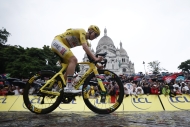 ŽIVĚ: Tour je minulostí. Zmáčené finále vyhrál van Aert