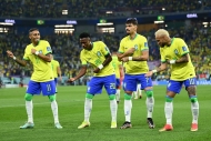 Brazilci smetli Koreu za poločas a poslali vzkaz Pelému, trefil se i uzdravený Neymar