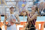 Skvělá Kvitová získala jubilejní titul, ve finále v Miami porazila Rybakinovou