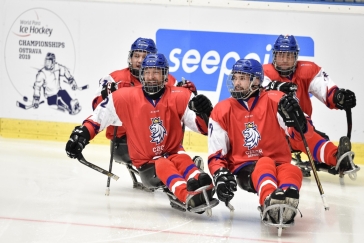 Neporazitelní vyrážejí do kina se vzkazem, že není dobré se vzdávat