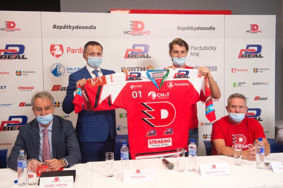 Dynamo chce zapomenout na minulost. Do nové éry pod Dědkem jde i s novým logem bez koně – ČT