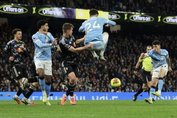 Citizens vysvobodil proti Leedsu v nastavení Foden. Spurs nezvládli derby