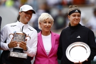 Srdnatý vzdor Muchové nestačil. Královnou Roland Garros je potřetí Šwiateková