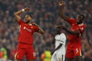 Liverpool deklasoval Leverkusen a má čtvrtou výhru, Krejčí si dal proti Eindhovenu vlastní gól