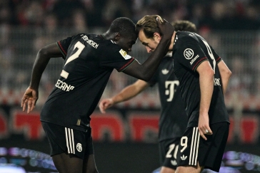 Kane zachránil Bayern od první porážky, Schick se blýsknul dvěma góly