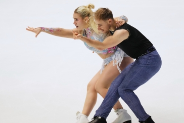 ŽIVĚ: Krasobruslení – GP Japonska. Taschlerovi jsou po rytmickém tanci čtvrtí
