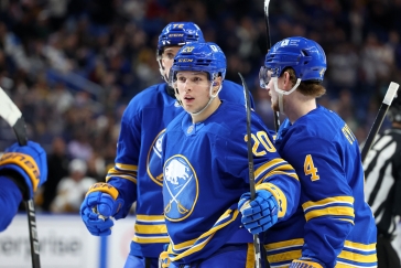 Špatná zpráva před ZOH, útočník Kulich bude Buffalu dlouho chybět