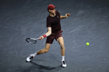 Sinner triumfoval v Paříži a vrátí se na post světové jedničky