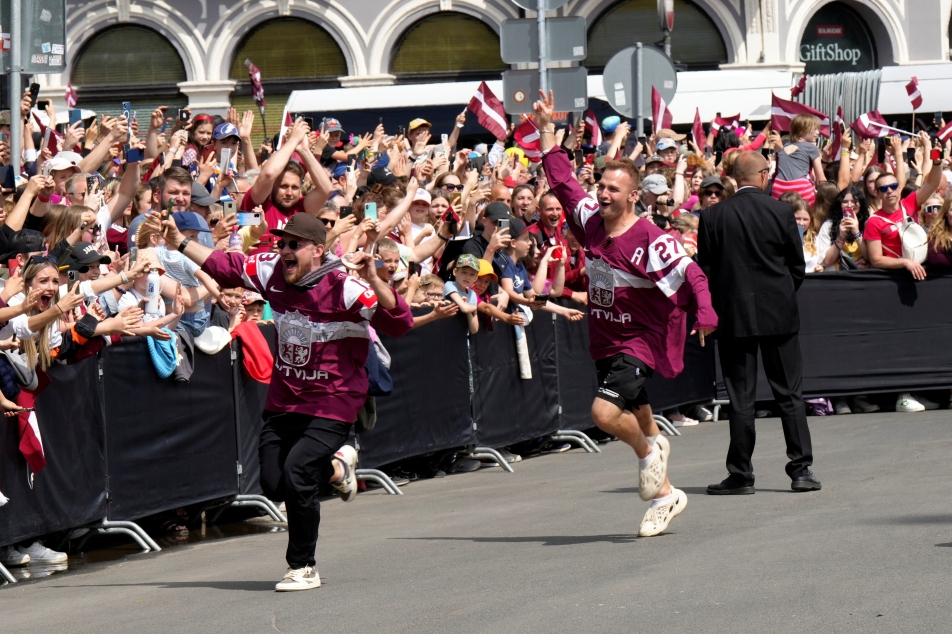 “Hockey players welcomed by full Riga on newly declared public holiday”