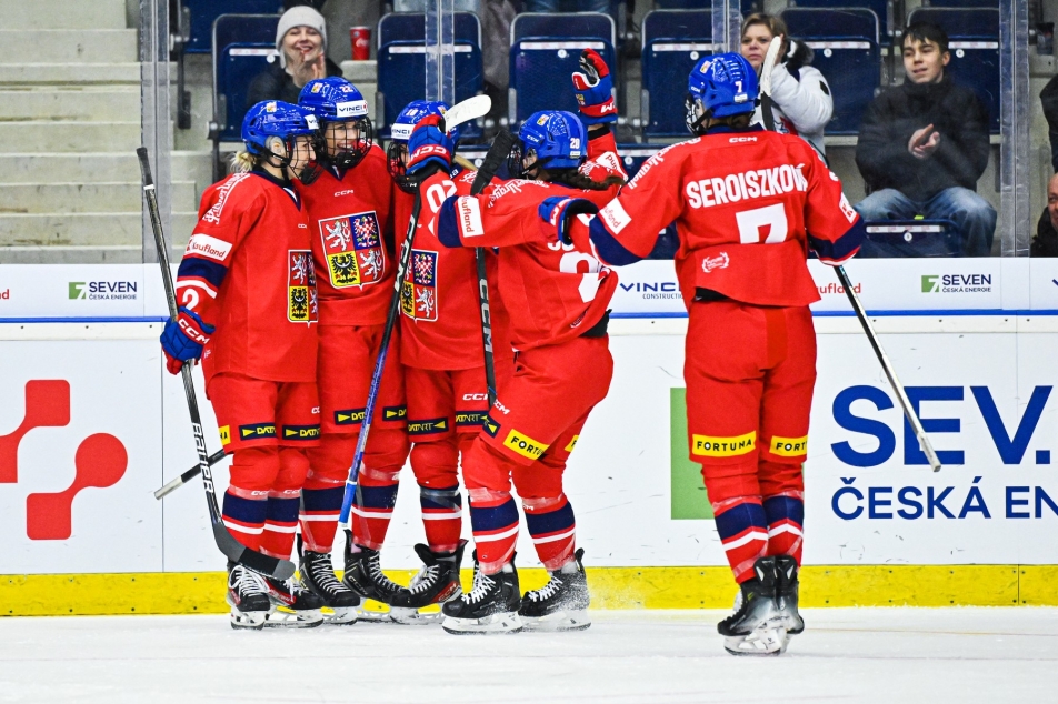 Hockey players at the beginning of the home rehearsal shot Finland 7: 2