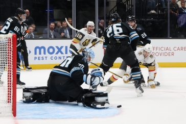 Vejmelka zaznamenal už 80. výhru v kariéře, Cooley se blýskl čtyřmi góly