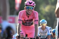 Simon Yates vyhrál poprvé Giro