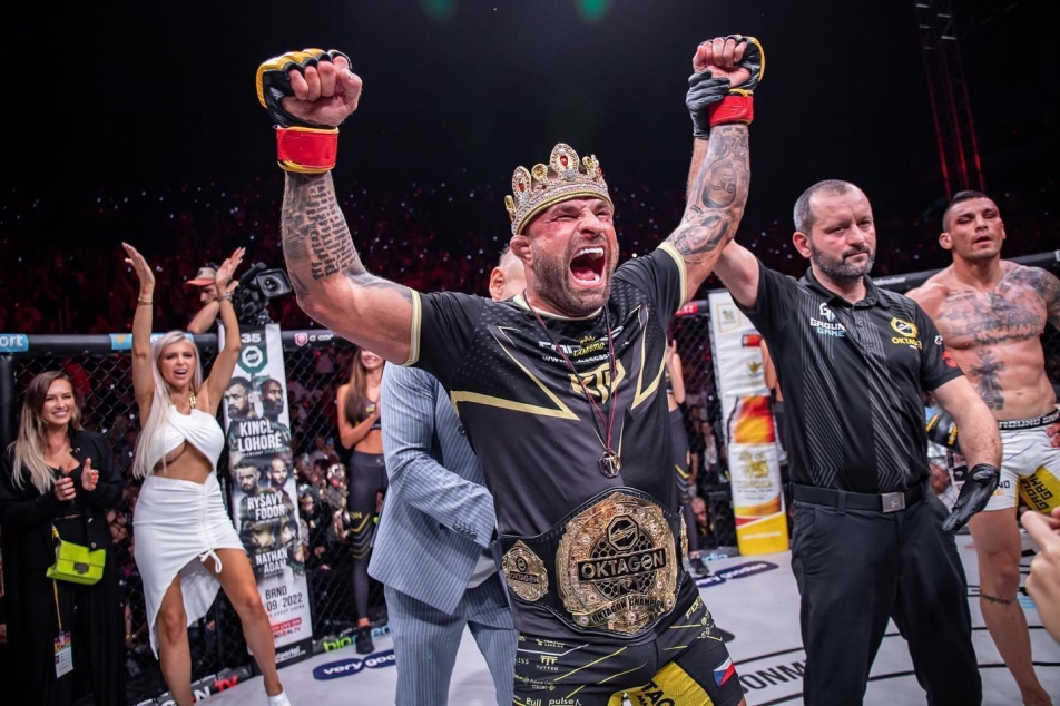 Vémola unequivocally swept Ilič, cheered up Štvanica and is once again the champion of the Octagon – ČT sport – Czech Television