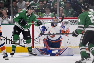 Rittich si připsal cenné vítězství na ledě Dallasu. Hertl zaznamenal dvě asistence, Klapka jednu