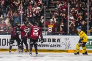 ŽIVĚ: Hradec Králové – Pardubice 1:1. Sparta poprvé pod Nedvědem uspěla, extraligu vede Třinec