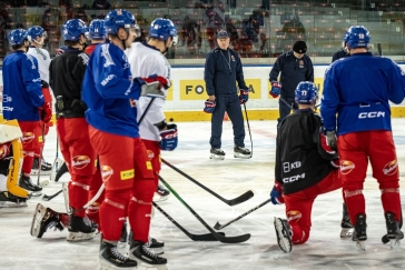Hokejisté se poprvé sešli v olympijské sezoně. Kapitána týmu Rulík prozradit nechtěl