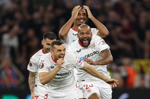 Penaltový nervák zvládla Sevilla a slaví triumf v Evropské lize, AS Řím smutní